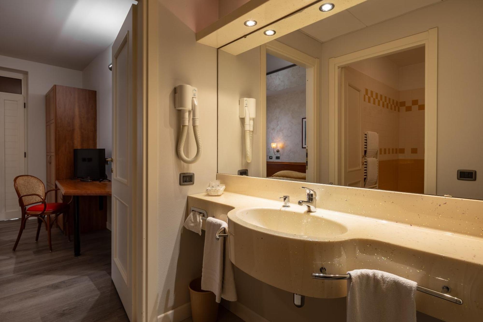 Hotel Motel Sporting Montodine Eksteriør billede